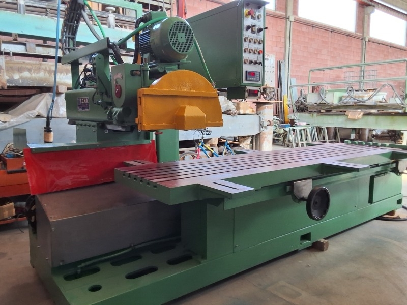 Universal foma type up3 milling machine with fixed bench